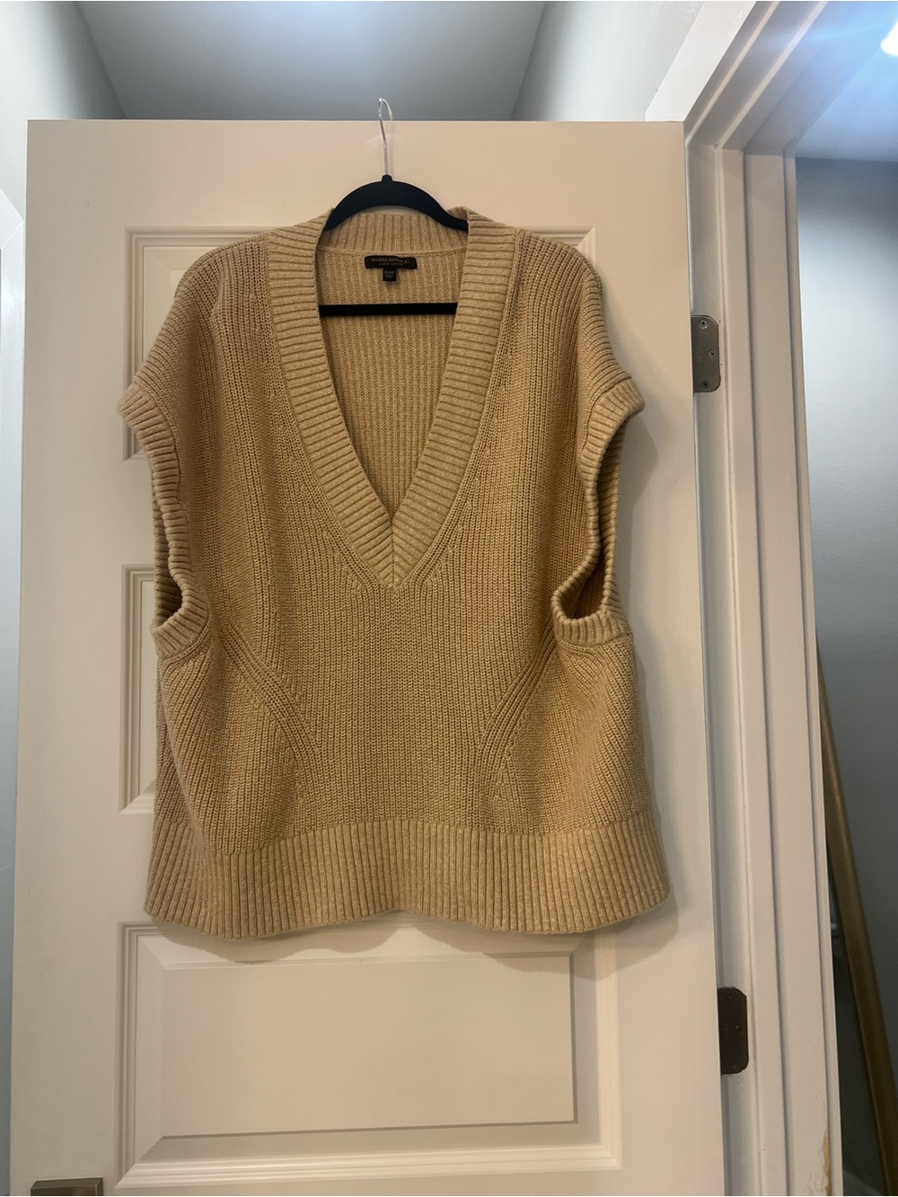 Banana Republic Women’s XL/XXL Beige Organic Cotton V-Neck Sweater Vest